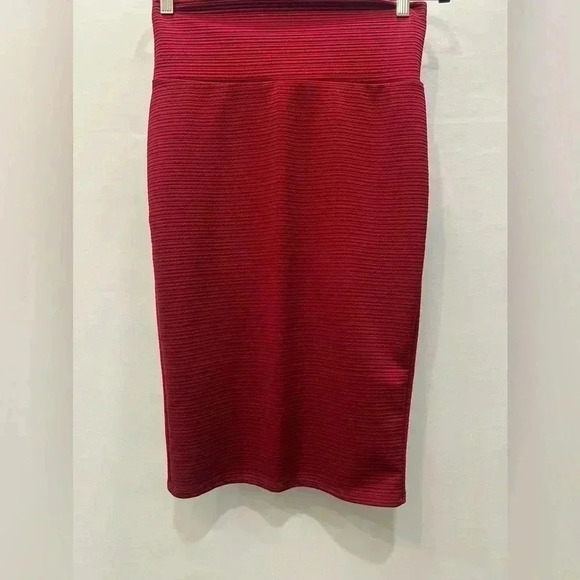 Stylish Silhouette NYC Red Pencil Skirt - Size M​ - Picture 1 of 5